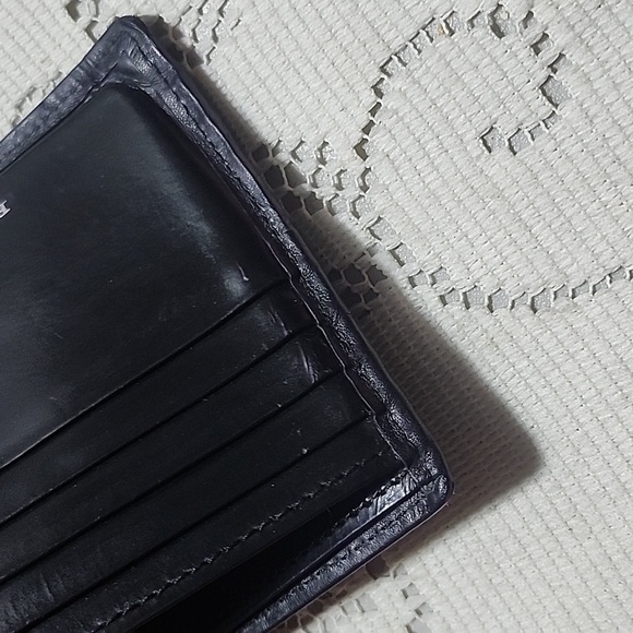 Burberry Black Wallet with Bifold Design and Leather Trim - Picture 9 of 12